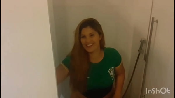 Download Video - NAO TINHA CLIENTES NA BALADA ENTAO PEGAMOS O SEGURANCA ESCONDIDINHO NO BANHEIRO