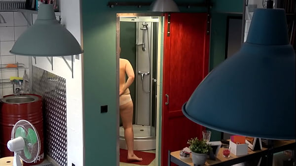 Czech chunky teen - Hidden cam in the shower