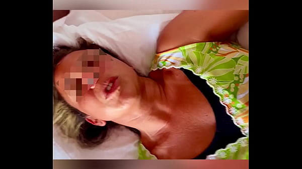 Download Video - Na viagem de Cruzeiro&comma; em alto mar&comma; Belinha deu muito pra tr&ecirc;s comedores