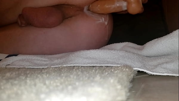 Lonely soloboy finds ways to get his anal fanta...