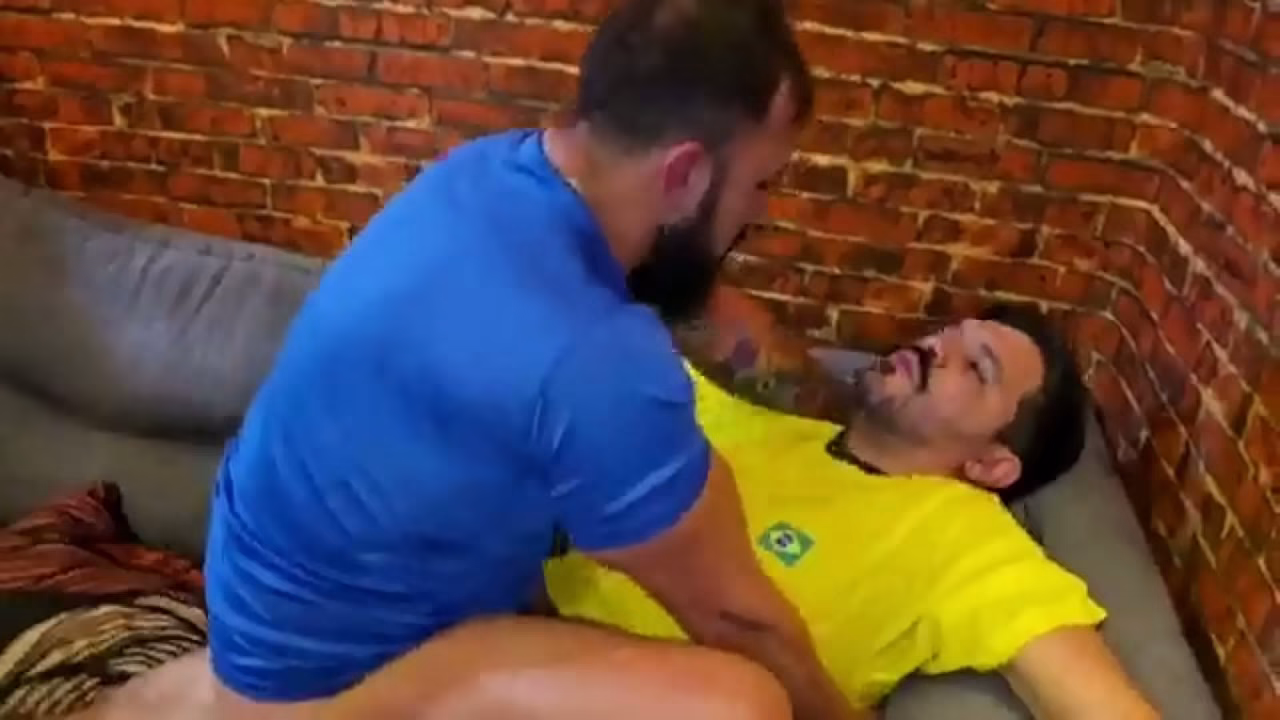 JOGO DE FUTEBOL BRASILEIRO TERMINA EM ORGIA ENTRE TORCEDORES PUTOS E SAFADOS