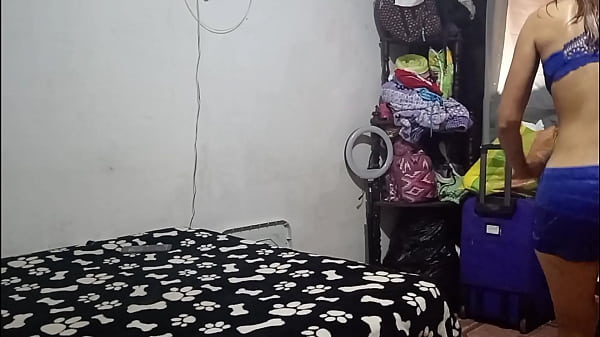 Download Video - Conoc&iacute; a una chica f&aacute;cil en el carnaval&comma; le tire agua y se me par&oacute; la verga&period; &iexcl;La folle sin conclerla&excl;