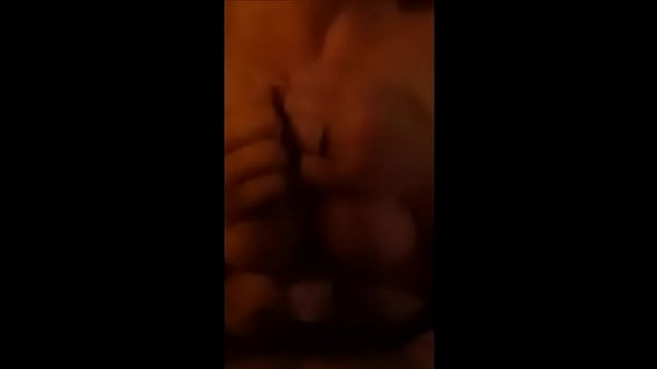 サムはそれらの巨乳のいたるところに精液を得るのが大好きです
