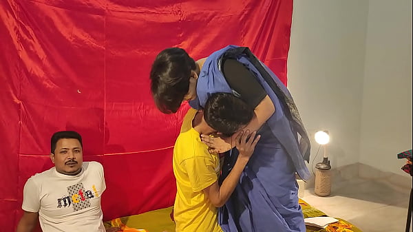 Download Video - Husband fingering while his wife fuck Threesome sex Bengali &comma; Shathi khatun and hanif and Shapan pramanik