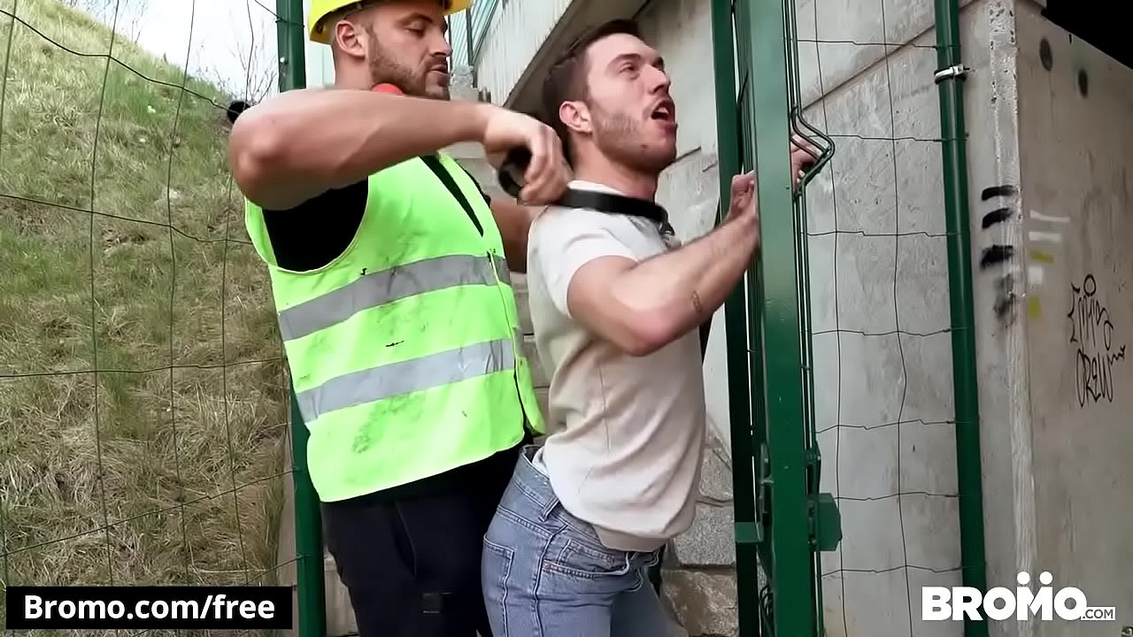 Escena 1 de la ducha de esperma con Rico Fatale y Tomm - BROMO
                   licking hot ass guys doggy amazing gay room bareback athletic raw smooth rimming from hunks chest bench abs locker bodies piss insider ass muchos negros