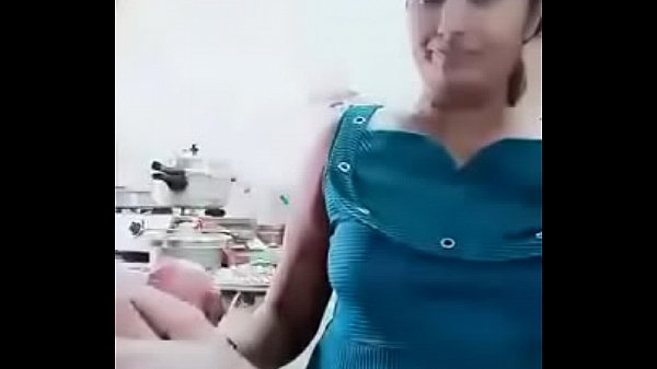 Download Video - Swathi naidu romance with boyfriend while cooking