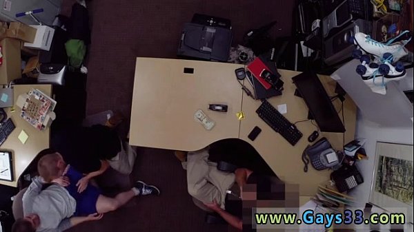 エモ男セックスストーリー彼は彼のタイトなお尻を現金で売る
