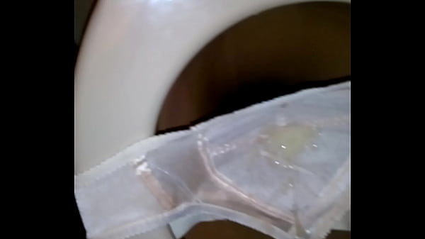 Cum bra in toilet