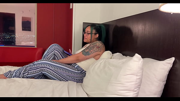 Casting Curvy: Photoshoot Turns Into Sex with Thick Step-Sis