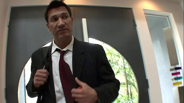 Gostosa Brasileira Mostrando Como Chupar Pau! Cherry Adams em Levando Gozada - Porno Amador Caseiro