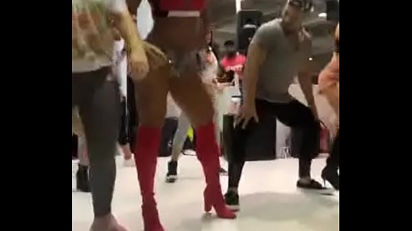 Gracyanne Barbosa Dance from the Arnold Classic South America Stage (2018) with Hot Girls to the Sound of MC WM - Fuleragem Os Africanos - Pumba la Pumba