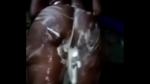 Bain À L'intérieur Du Plat