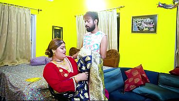 インド人最年長の継母が、家に二人きりの時に継息子とハードコアなセックスをするフルムービー（ヒンディー語音声）