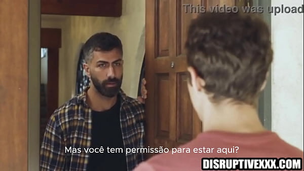 Download Video - Garoto se apaixona pelo sequestrador e volta para foder com ele - S&iacute;ndrome de Estocolmo &lpar;legendado&rpar;