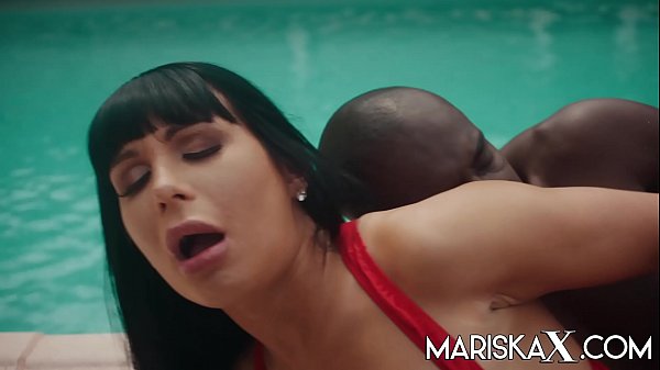 Download Video - MARISKAX Valentina Ricci ass fucked by the pool guy