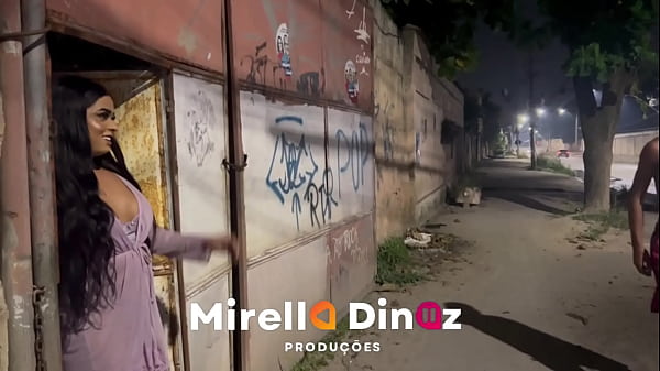 Download Video - Bea Malvada Pegou o Mavambo na rua e deu no mato gostoso