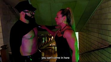 SEGURAN&Ccedil;A DA FESTA FOI FEITO DE PUTINHA PELA CLIENTE, ELA AT&Eacute; COMEU O CUZINHO DELE! - EVEZZINI