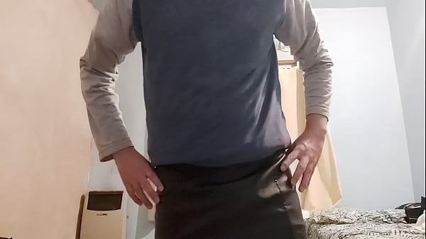 Mostrando mi hermosa nueva falda/pollera