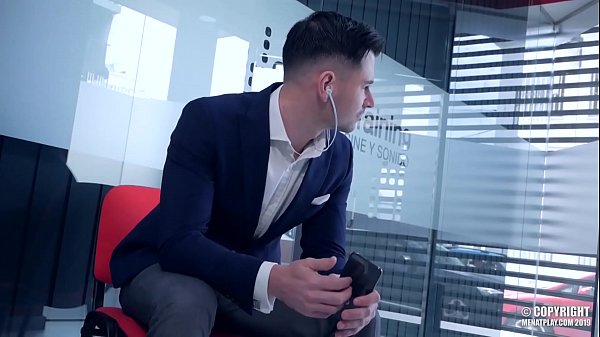 Download Video - Lukas Daken take the massive Cock of Maikel Cash