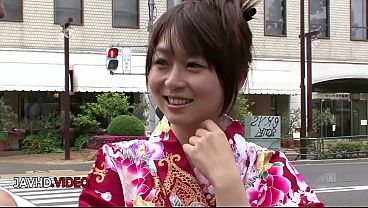 葉月望の官能的な着物フェラチオ&中出しシーン