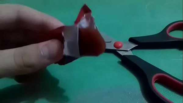 Novinho gay esperimentando picolé de sangue m. ...