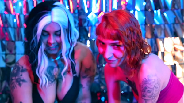 le pague 1 dolar para que se tomara mi leche en publico