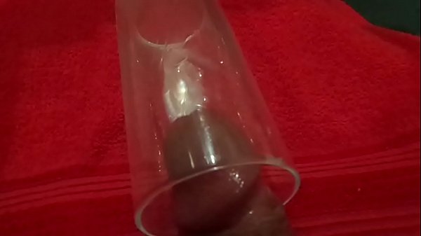 Punheta gozando gostoso.