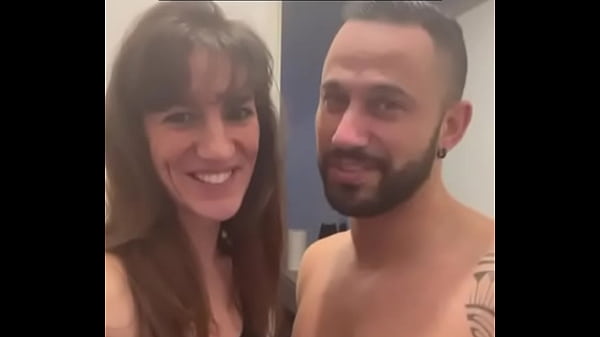 Lety Howl s'endort paisiblement et commence à rêver ... Un rêve humide dans ...