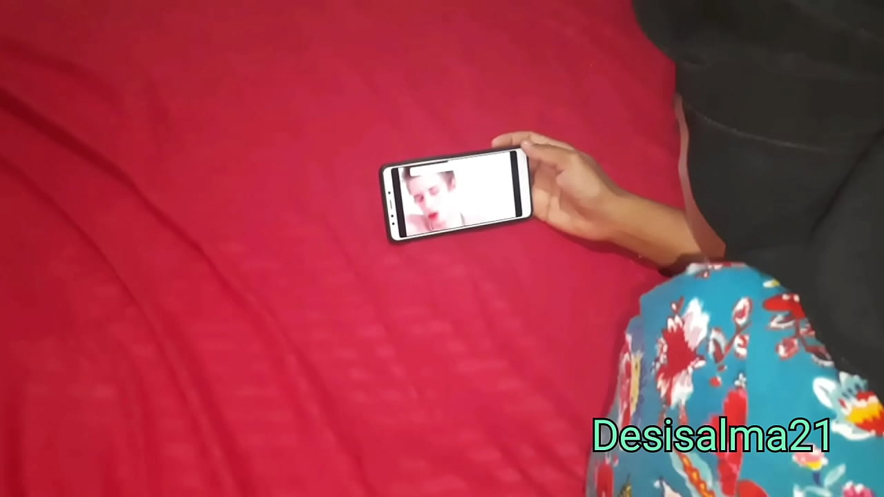 pakistani sexy aunty showing ass big gaand on bed