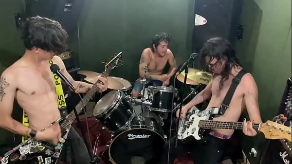 Hardcore in a wet rehearsal room – 3 bodies, one explosion of noise / Social Cleansing