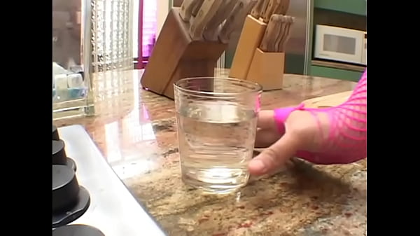 COMENZO A TOCARME Y LUEGO TODO SE NOS FUE DE CONTROL!!  LE DI UNA MAMADA A VAGIAN DE MADRASTRA Y ELLA SE EXCITO, DESPUES PUSO MI PENE EN SU BOCA Y TERMINO MASTURBANDOME CON SUS DELICIOSAS TETAS