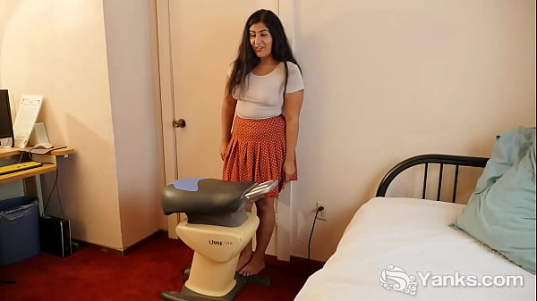 Horny Yanks Miel Masturbating