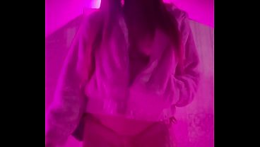 Italian big tits Milf Artemisia Love cigarette ...