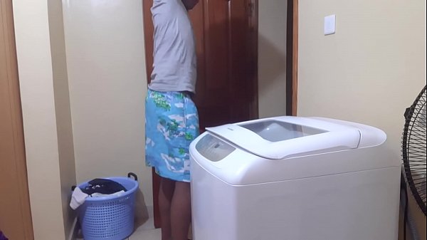 Download Video - الجنس الرقيق تنظيف المنزل الإيراني