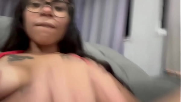 Download Video - Novinha perde o telefone e v&iacute;deos &iacute;ntimos que ela faz pro namorada vazam na net&period;