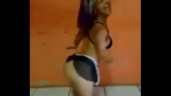 Big Ass Midget twerk and dance