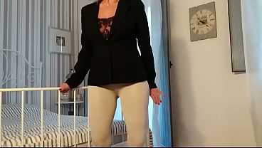 Download Video - Granny has great legs&excl;