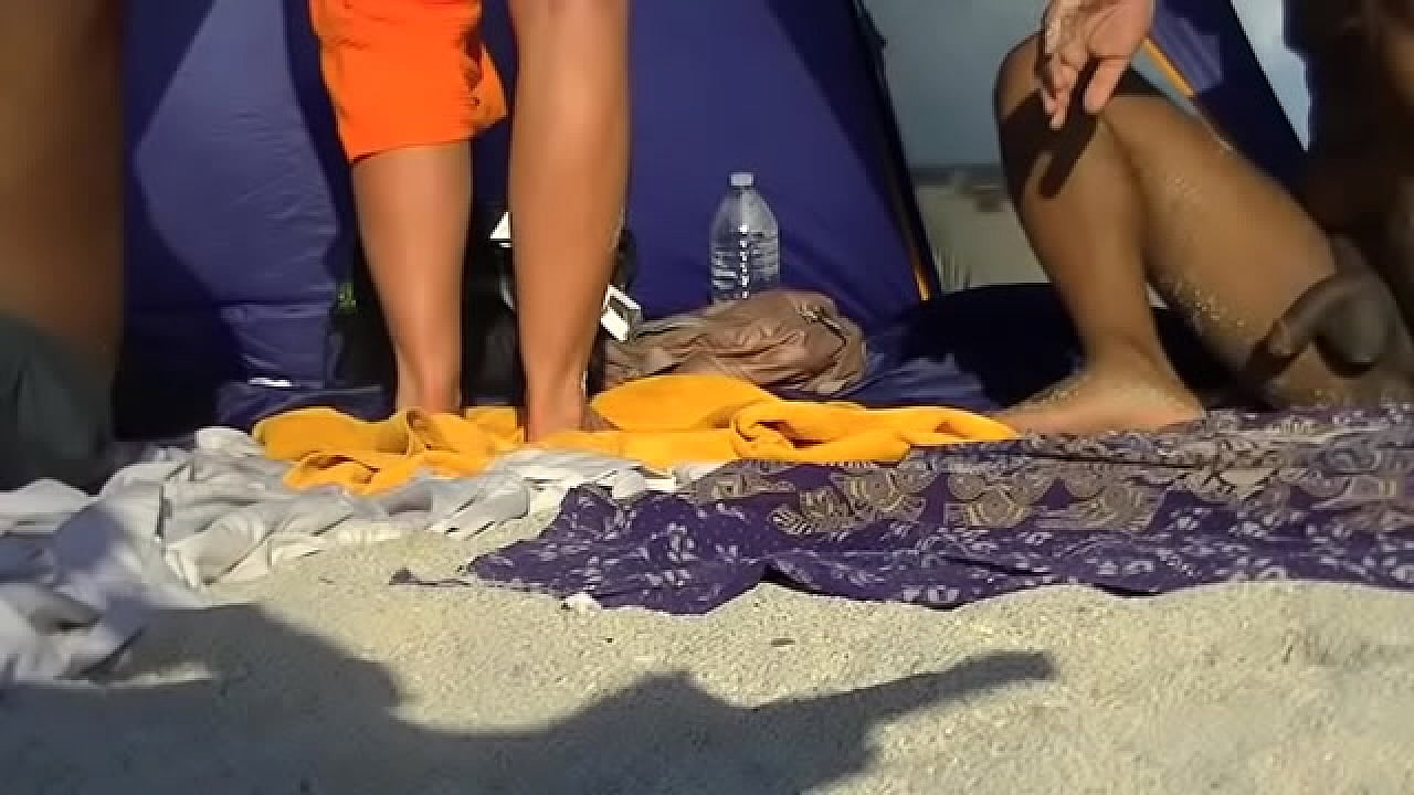 Esposa exhibicionista Helena Price 455 Parte 2- ¡Recibir un masaje en el culo en la playa nudista mientras los mirones miran! ¡Espero que a mi esposo no le importe! ¡jajaja!
                     interracial milf wife public big ass voyeur massage married nudist exhibitionist candid husband hairy pussy public nudity big black cock nude beach hairy bush voyeur beach voyeur cams nude beach voyeur muchos negros