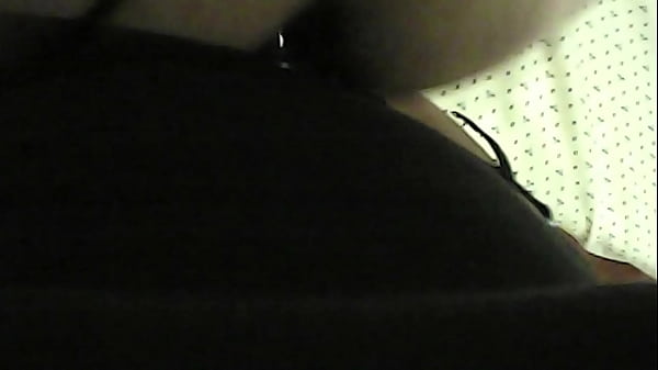 Madura se folla a su pareja con vestido.strap-on