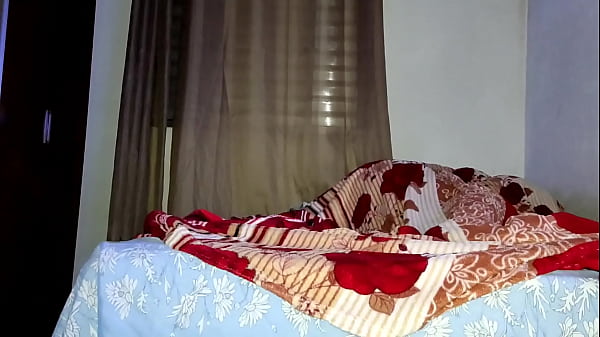 Minha mulher saiu pra trabalhar e a irm&atilde; g&ecirc;mea dela fodeu comigo.