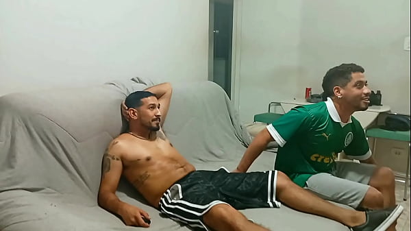 Ele disse pra esposa que ia assistir jogo em ca...