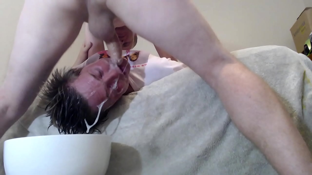 ¡¡perra maricón amordazada!! follada extrema de garganta
                    homemade gay puke sissy muchos negros
