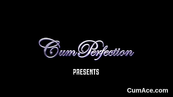 Kinky stunner gets cumshot on her face gulping all the juice