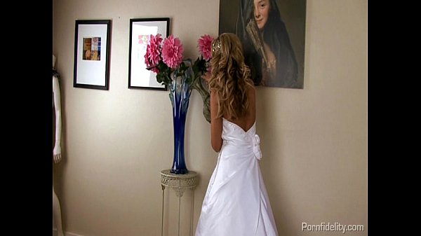 Sexy Housewife Practices Her Hoover Skills