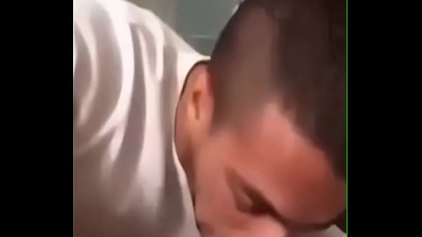Download Video - Se filtra v&iacute;deo de MALUMA chup&aacute;ndosela a otro hombre
