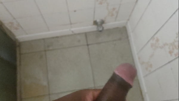 Se Masturber Dans La Salle De Bain