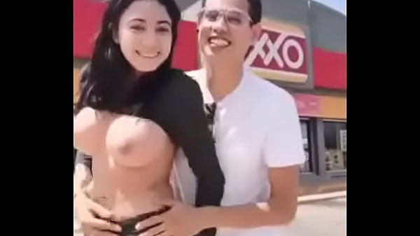 Download Video - Novinha tarada em p&uacute;blico