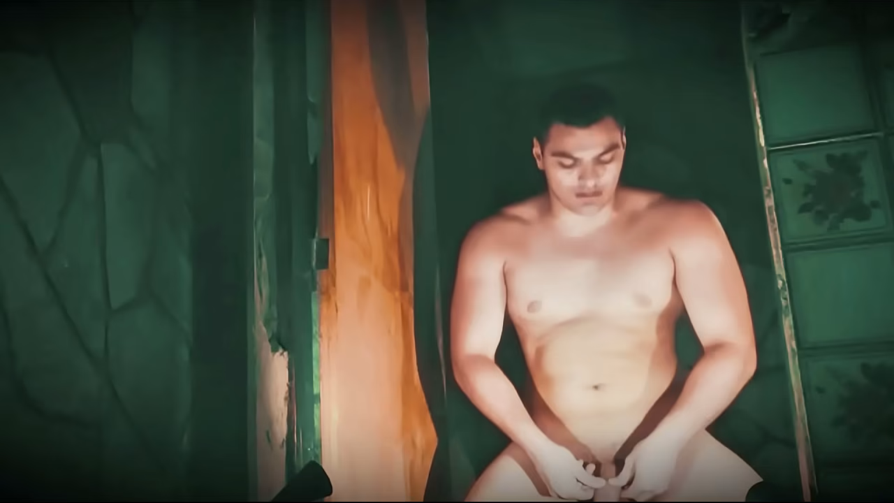 - XXX - Musculoso - Numero Uno - Frotando sobre el pene una Guitarra Yamaha C80 - Hombre - solo - Pene Grande de 18 Centimetros -