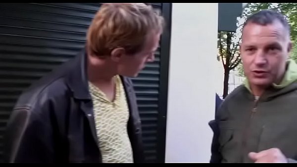 Beauty gives blow and tugjob