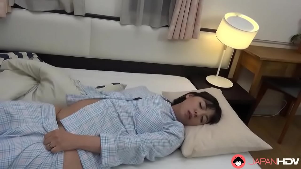 ¡Madrastra japonesa follada por su hijastro!
                    sexy milf blowjob brunette tattoo naked asian moaning close up japanese japan new taboo step mom wet pussy tit job natural tits mature woman step family step son muchos negros